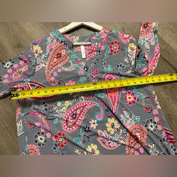 Dear Scarlett Womens Lizzy Relaxed Flowy High Low Blouse Paisley Oversized Large - Picture 5 of 8